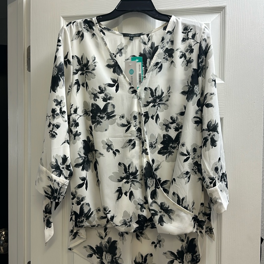 Black and white floral cross over blouse from Stitch fix! NWT